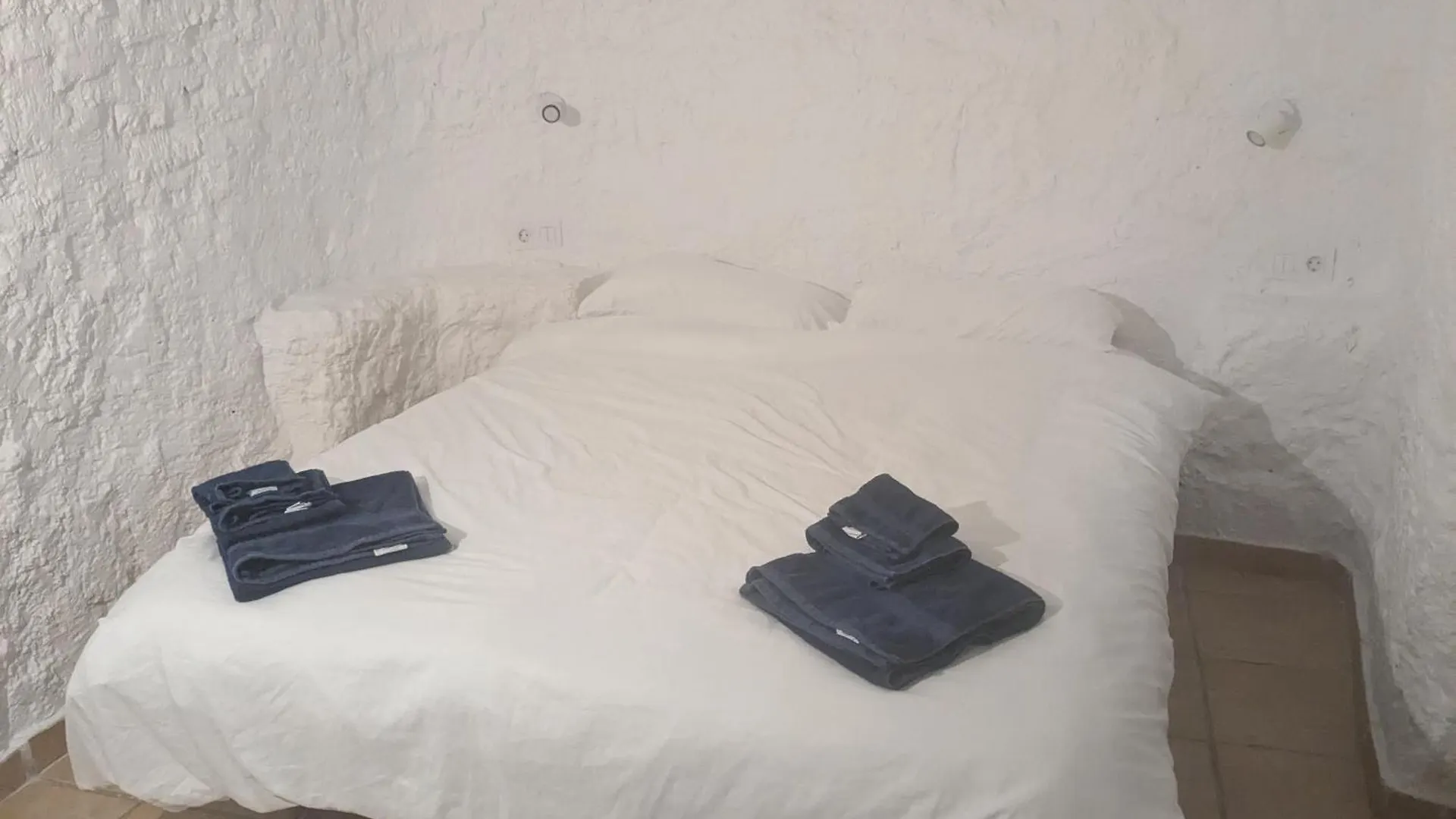 Cuevas Barrio Las Santas Huescar Apartment